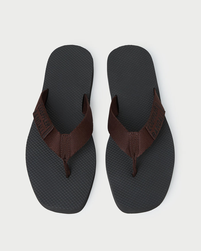 Chase Flip Flop in brown/black.