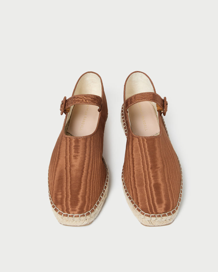 Color: Nutmeg