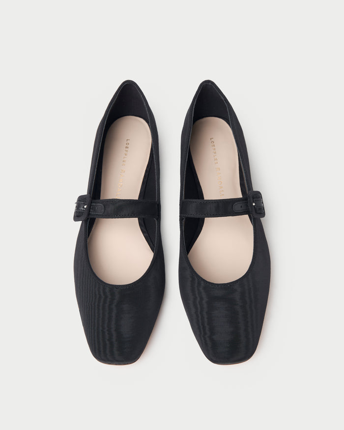 Color: Black/Black