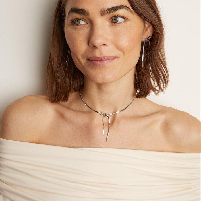 Model woman wearing bow necklace