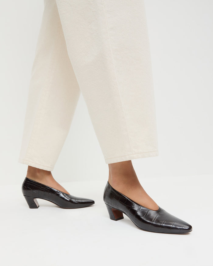 Neive Crocodile Leather Low Pump in black crocodile embossed leather and Winona Denim Pant in natural denim.